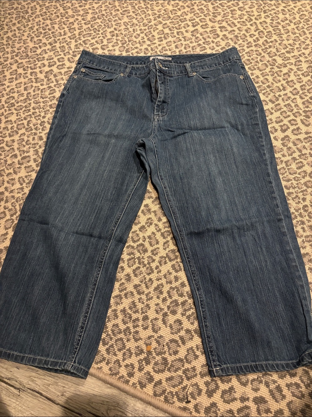 Dark Wash Women’s Jeans - Capris